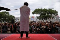 HRW pide a la Policía de Indonesia que ponga fin a la persecución de personas LGBT