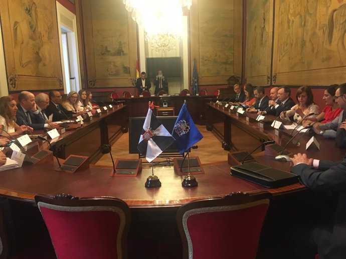 Representantes de Ceuta y Melilla reunidos en el Senado