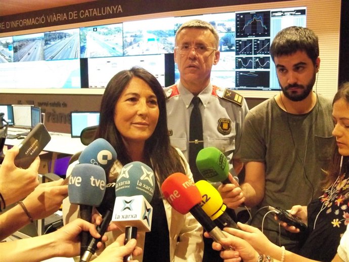 La directora de Trànsit Eugenia Doménech y el comisario Miquel Esquius