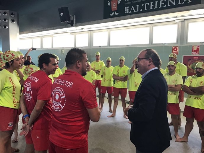 Voluntarios protección civil curso medio acuático rescate socorrismo delgado 