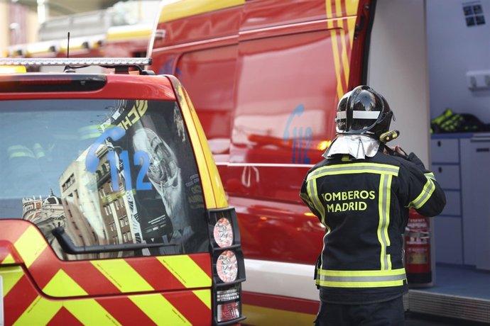 Coche, vehículo de bomberos de Madrid, bombero