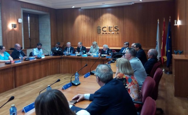 Reunión en el CES para una alianza por el desarrollo de la industria gallega