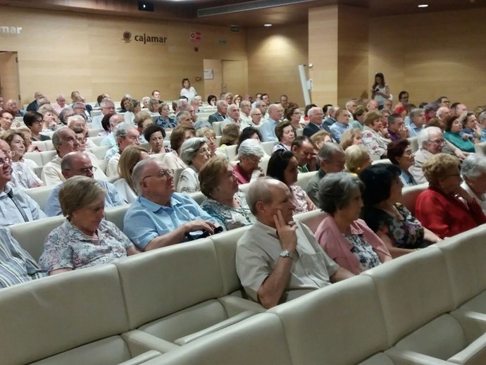La presentación del libro de Esteban Hanza ha contado con gran participación.