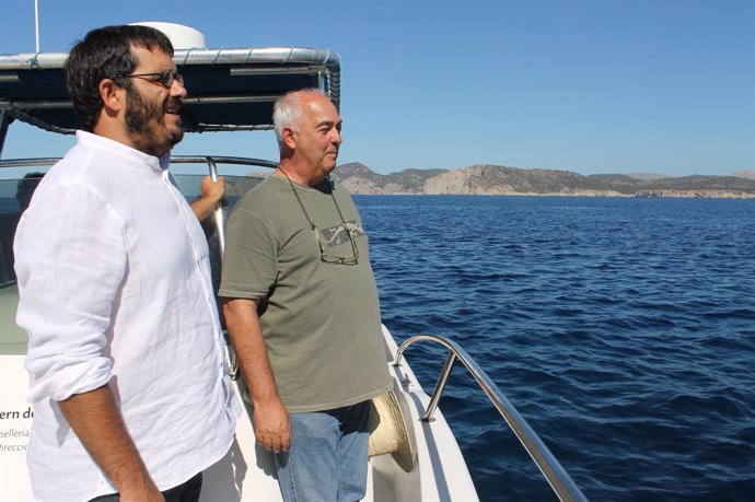 El conseller de Medio Ambiente, Vicenç Vidal, y el DG de Pesca, Joan Mercant