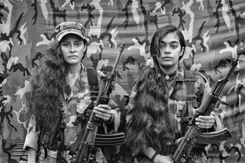 Guerrilleras en Colombia. Imagen de la exposición 'Macondo'