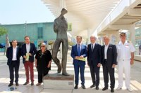 Una exposición homenajea a los "caminantes" que disfrutan de la integración del puerto en la ciudad