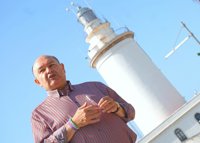 El Parlamento Andaluz aprueba una PNL para dar a conocer La Farola como "uno de los faros más bellos de España"