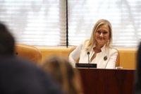 Cifuentes califica de “bronco” el tono de la comparecencia y dice que sale “igual de tranquila” que entró