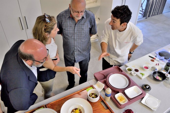 El cocinero Eneko Atxa colabora con el Hospital de Galdakao-Usansolo