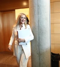 Cifuentes aporta un nuevo informe que avala su actuación en las adjudicaciones de la cafetería de la Asamblea