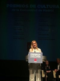 Cifuentes entrega los premios Cultura a Sacristán y Nuria Espert y dice que incrementará el presupuesto de esta área