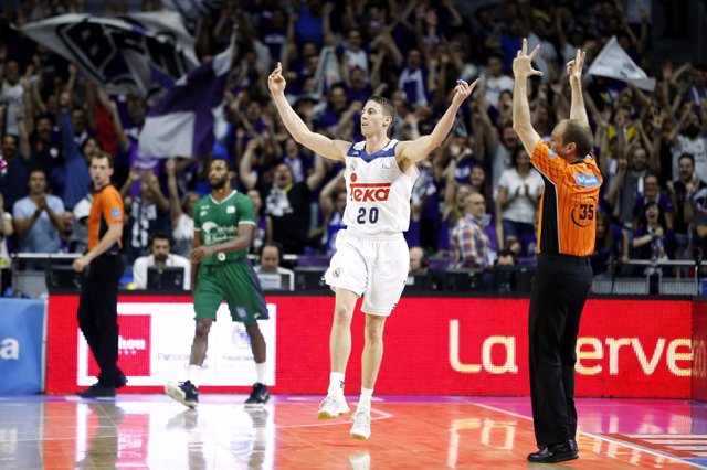  Jaycee Carroll Dirige El Triunfo Del Real Madrid Ante Unicaja