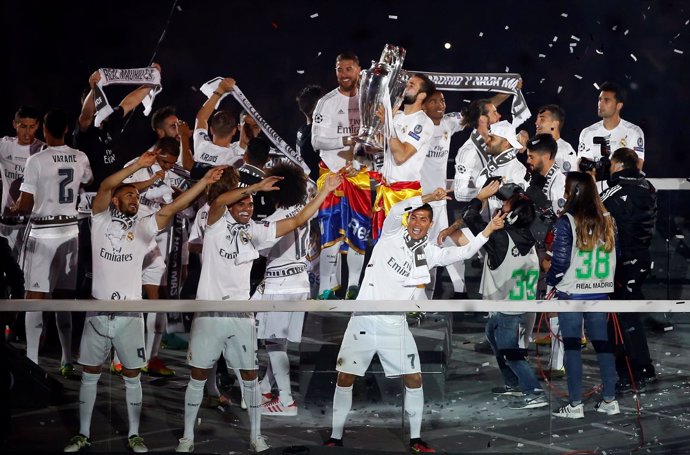El Madrid culmina la fiesta de la undécima en el Bernabéu