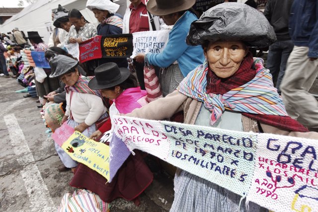 Familiares de desaparecidos en Perú