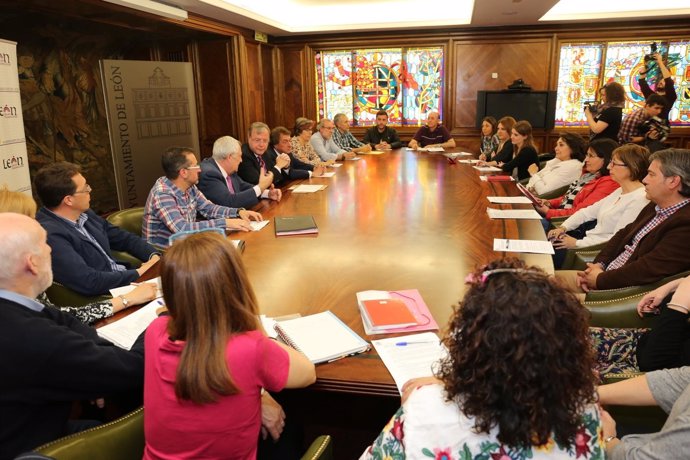 León. Reunión con los directores de los 18 centros beneficiarios