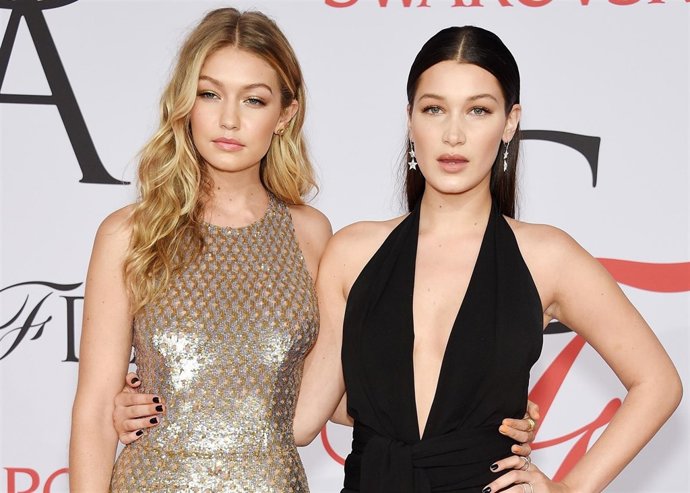 Gigi y Bella Hadid son dos de las modelos que les gusta personalizar su ropa