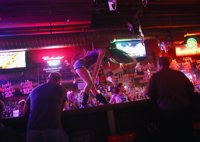 Detienen a dos encargados de un 'lap dance' en Magaluf por estafar a turistas ebrios