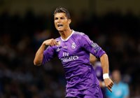 Cristiano, primer jugador a marcar en tres finals de Champions i de nou pichichi
