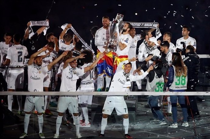 El Real Madrid celebra la undécima con el Bernabéu