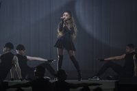 Ariana Grande reestrena One Last Time, cuyos beneficios irán destinados a las víctimas del atentado de Mánchester