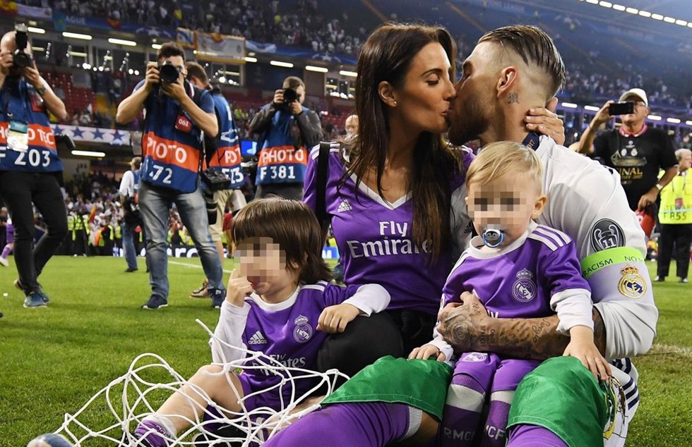 Sergio Ramos y pilar rubios con sus hijos en Cardiff