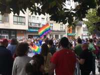 Medio millar de vecinos de Sada (A Coruña) participan en una concentración para "decir no" a la homofobia