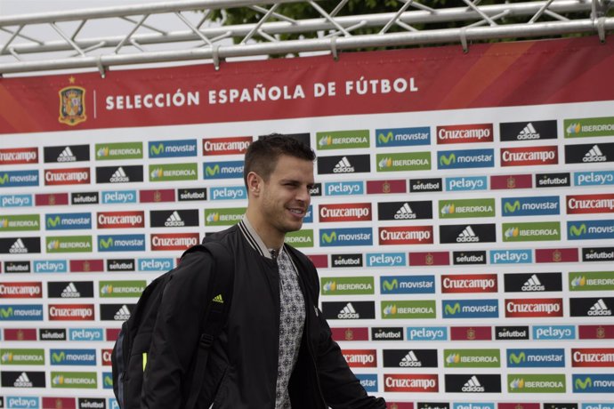 César Azpilicueta en la llegada a la concentración de la selección de fútbol
