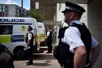 La Policía realiza registros en dos viviendas en el este de Londres en relación con el atentado del sábado