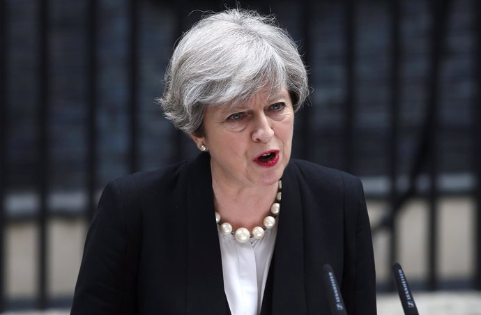 Theresa May frente a Downing Street