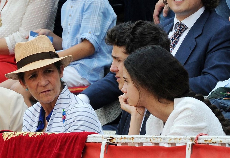 La Infanta Elena acude a los toros con sus hijos/ Europa Press