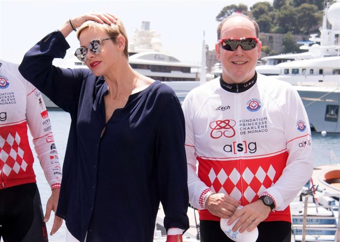 Alberto y Charlene de Mónaco reaparecen juntos en un acto solidario.