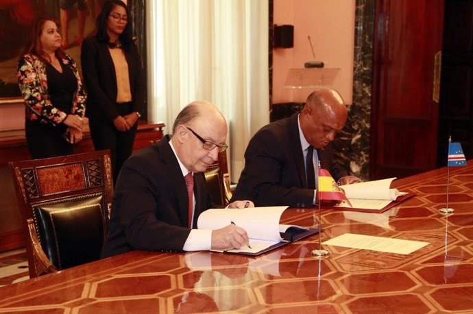 España y Cabo  Verde firman un convenio para evitar la doble imposición
