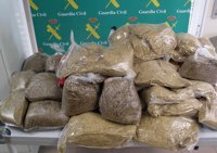La Guardia Civil interviene en Badajoz 37 kilos de picadura de tabaco destinado a fabricación casera