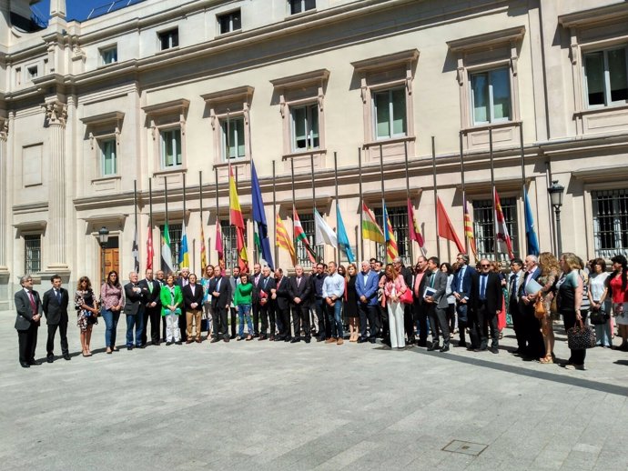 Minuto de silencio en el Senado, por las víctimas de Londres