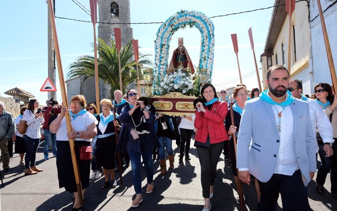 Inicio de la procesión de la Virgen del Mar en San Román