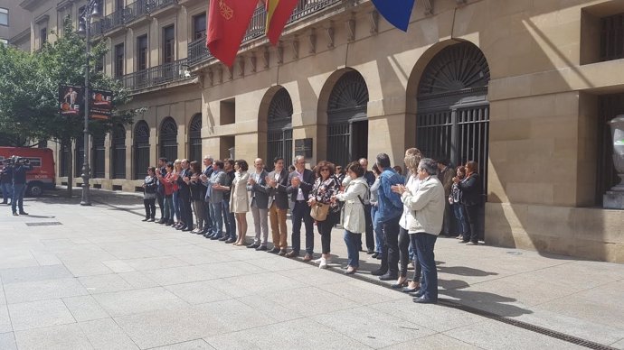 Concentración frente al Palacio de Navarra.