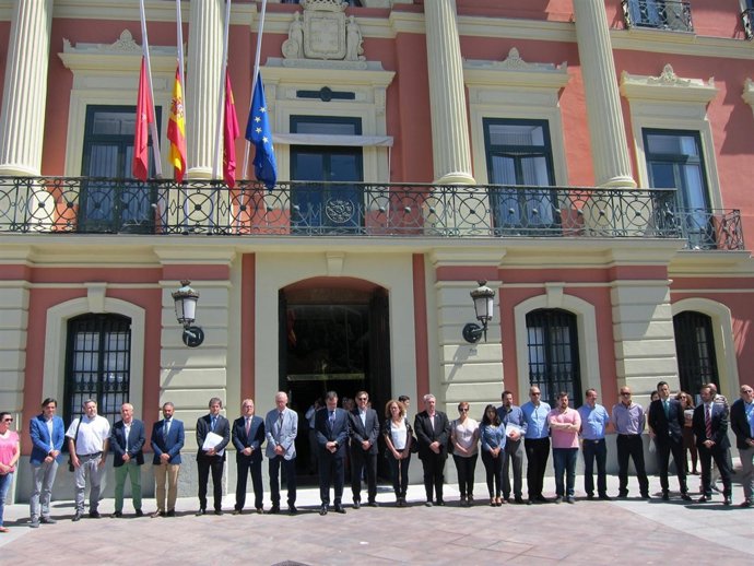Minuto silencio Ayuntamiento Murcia por el atentado
