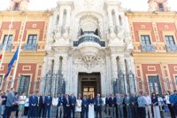 Minuto de silencio de Susana Díaz junto a presidentes de diputaciones por el atentado de Londres