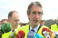 De la Serna destaca "la normalidad" en el arranque de la huelga de los estibadores con un seguimiento de "casi el 100%"