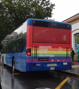 Bus de la EMT en apoyo al colectivo LGTBI