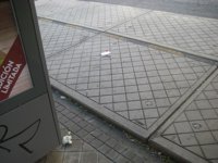 La EMT retira andenes prefabricados y ensancha las aceras para mejorar la accesibilidad de 90 paradas