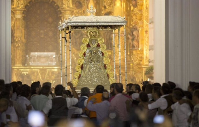 La Virgen del Rocío, en la procesión de 2017