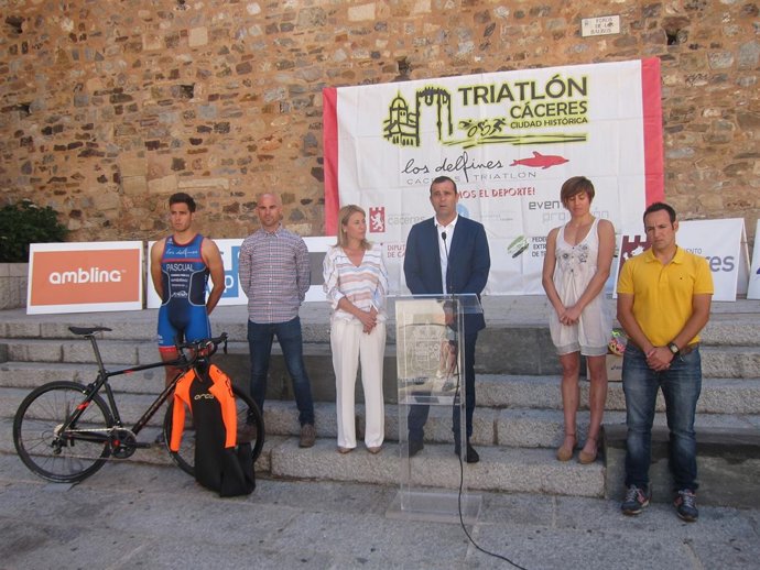 Presentación del IV Triatlón Cáceres Ciudad Histórica                         