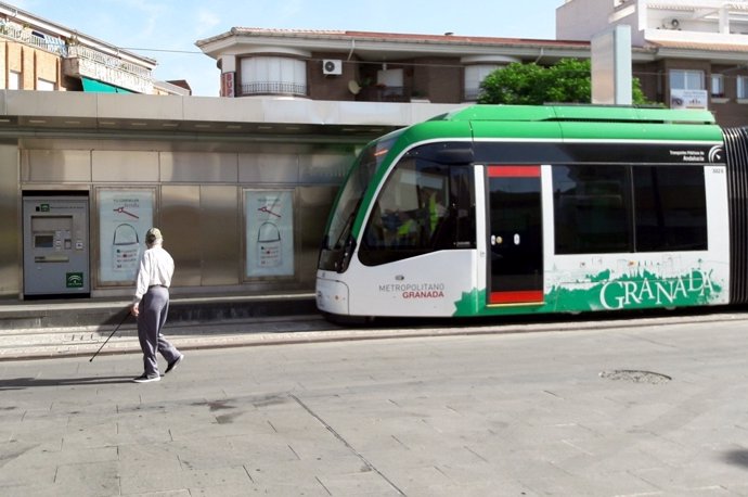 Nota Y Foto/ Los Trenes Del Metro De Granada Aumentan Significativamente La Dist