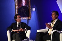 Aznar, "muy preocupado" con Trump, cree que gobierna por los "errores" de Obama