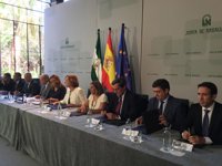 La Diputación firma con la Junta un protocolo para mejorar los caminos rurales en la provincia