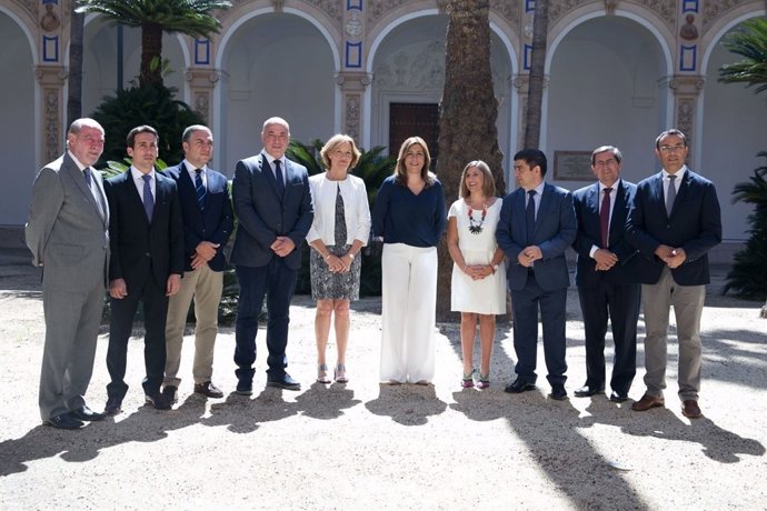 El diputado de Fomento, Óscar Liria, durante la firma del acuerdo en Sevilla.