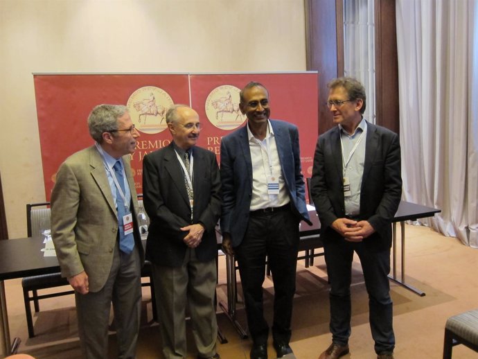 Cuatro de los Nobel que han comparecido en Valencia                            