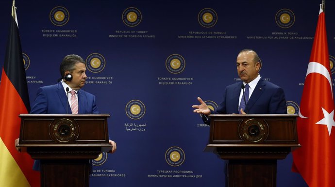 Sigmar Gabriel y Mevlut Cavusoglu