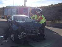 Tres heridos y un bebé ileso en un choque entre dos vehículos en la carretera de Valdemingómez